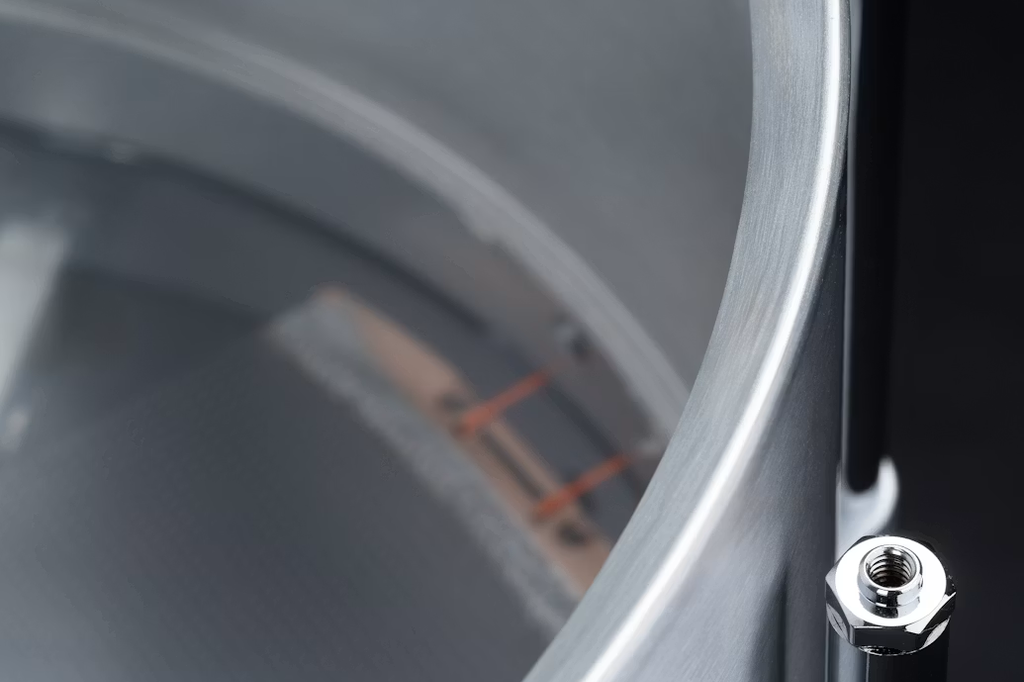 Interior surface of a 316L stainless steel pharmaceutical vessel, mirror-polished and compliant with FDA and MAPAQ standards